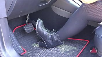 play ポルノスターがテスラを盗む - 所有者を騙した