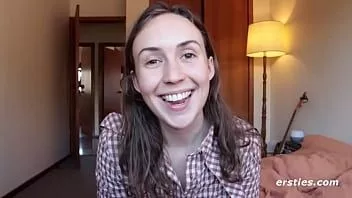Reproducir Esta belleza natural es una criatura muy sexual.