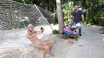 Afspelen Bangbros - tiener luna fae gestraft door stiefvader omdat ze een kleine slet was en naaktfoto's naar vreemden stuurde