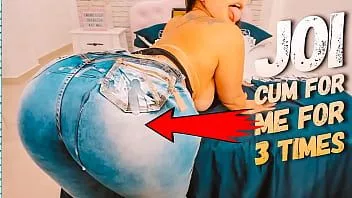 play Morena bunda grande em uma calça jeans sexy rebolando e dando um boquete em seu brinquedo enquanto provocava instruções de joi idiota
