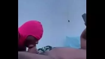 Oynat Daha fazla sik istediği için ağzına girmeme izin vermedi
