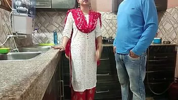 play Desisaarabhabhi - después de chuparle su delicioso coño me pongo más cachonda y quiero follar, mi madrastra es una mujer muy cachonda en hindi audio