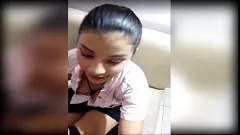 play Le régal d'après les cours d'une jeune brune : sucer la grosse bite de son beau-père