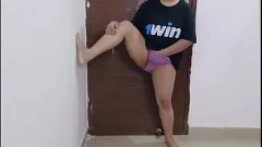 播放 乌木印度新娘的蜜月铁杆他妈的巨星