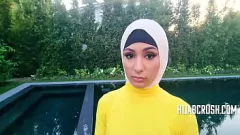 Abspielen Hijab -tragende Trepsis -Erkenntnisse zum ersten Mal Schwanz - Tabu -Blowjob -Action