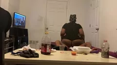 Afspelen Exotische ebony moeder met een weelderig BBW-lichaam wordt hard genomen in deze wilde porno