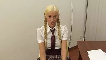 play Fantasias anais com colegial loira
