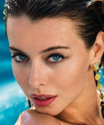 अभिनेता Roxanna June