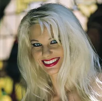 ポルノスター Allyson Embers