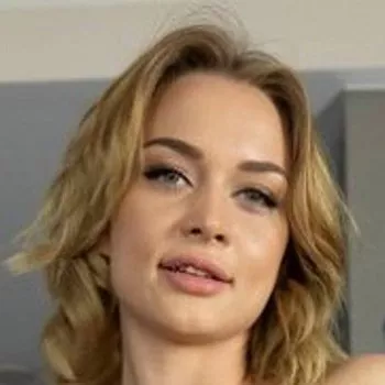 Pornoster Loren Strawberry
